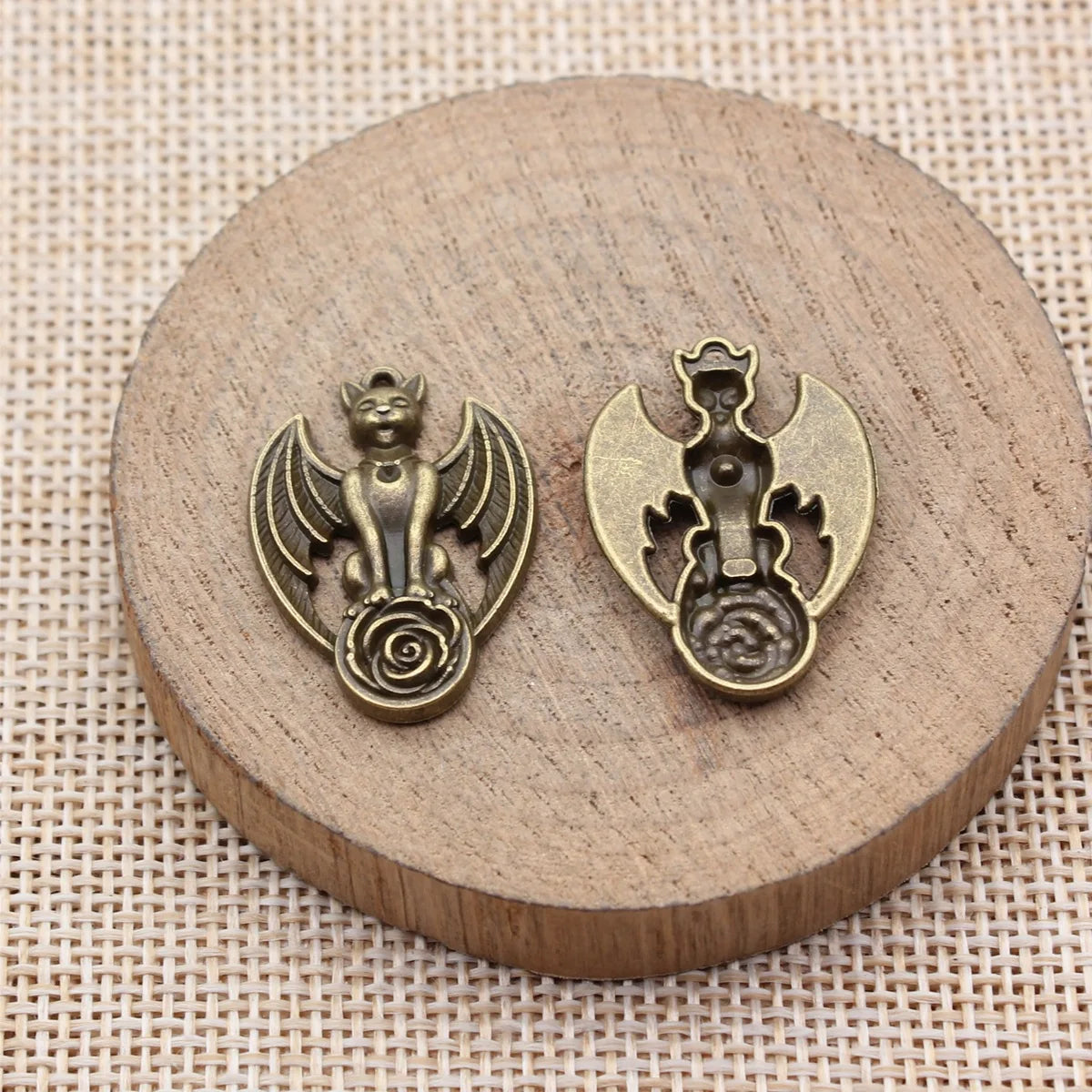 27x19mm 2.8g Multicolor Zinc Alloy Bat Demon Flower Charm Pendant for Gothic DIY Necklace Making