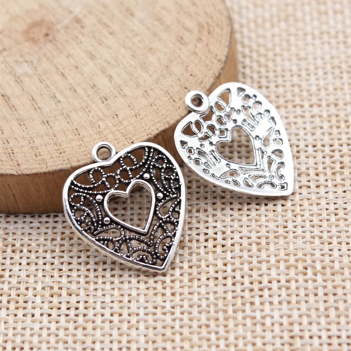 23x20mm 1.05g Antique Silver Zinc Alloy Hollow Heart Charm Pendant for Necklace Bracelet DIY Jewelry