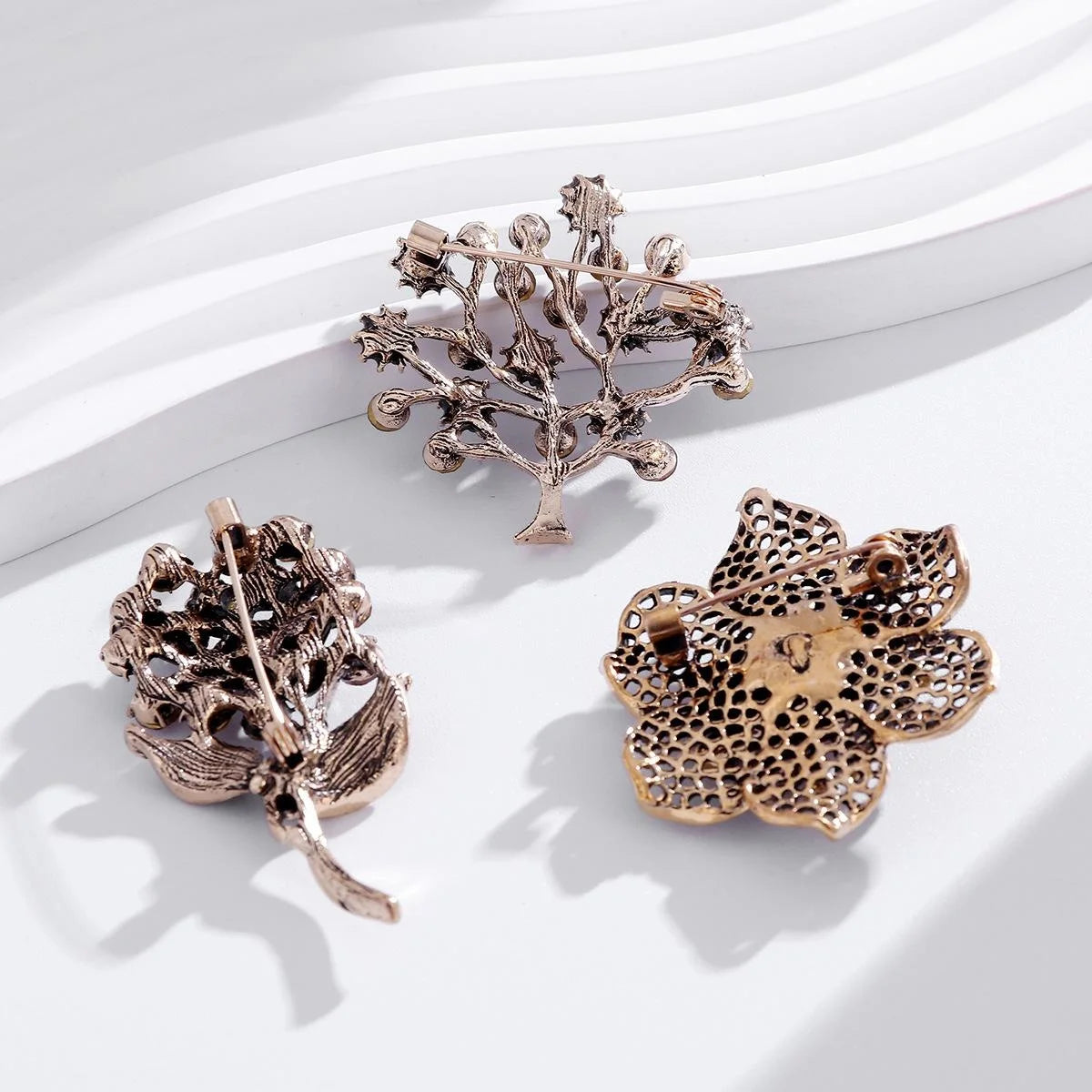 Elegant Rhinestone Alloy Swan, Floral Wreath And Flower Brooch For Women's Lapel Pin Suit Accessory