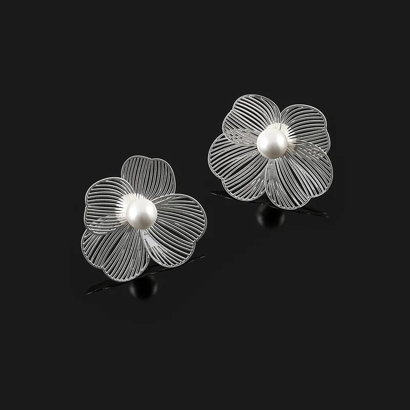 Elegant Hollow Wire Flower Pearl Alloy Stud & Clip On No Piercing Vacation Statement Earrings
