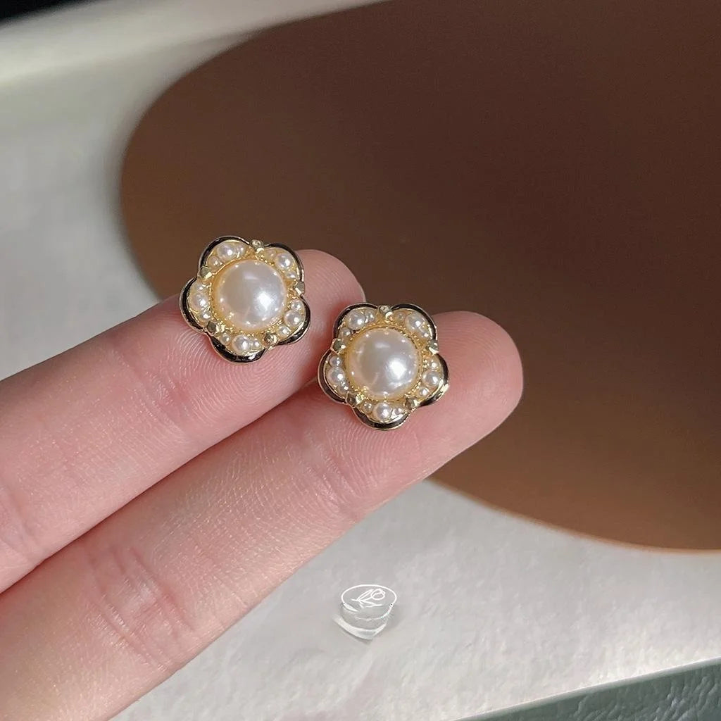14K Plated Copper Pearl Flower Stud Earrings Minimalist High-End Commuter Jewelry