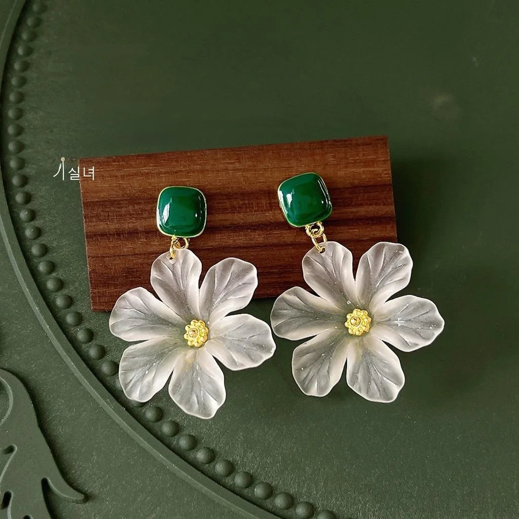 14K Plated Acrylic Flower Stud Earrings Elegant Minimalist Versatile Jewelry
