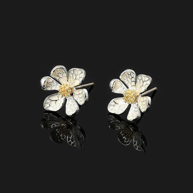 Elegant Korean White Daisy Flower Enamel Alloy Stud & Clip On No Piercing Gold Center Earrings