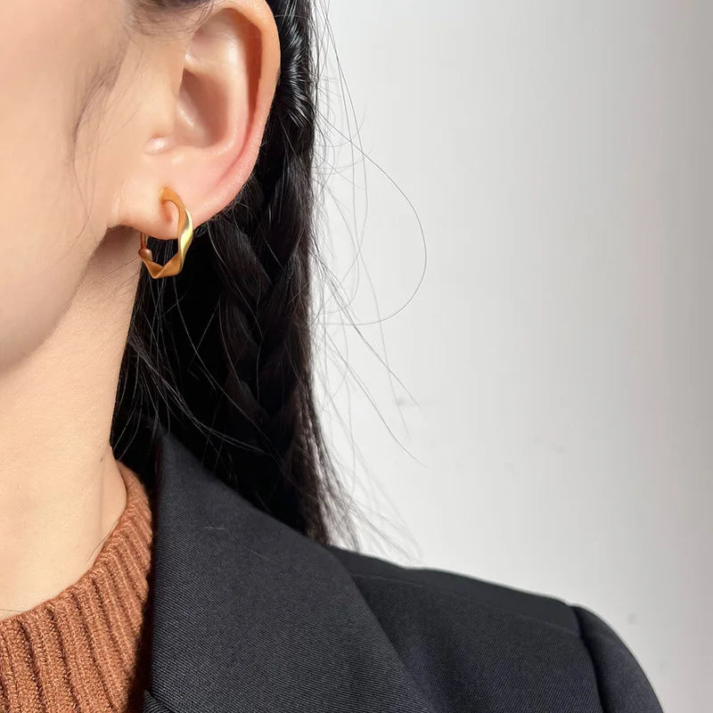 Elegant Gold Alloy Twisted Hoop Circle Stud & Clip On No Piercing Commuter Minimalist Earrings
