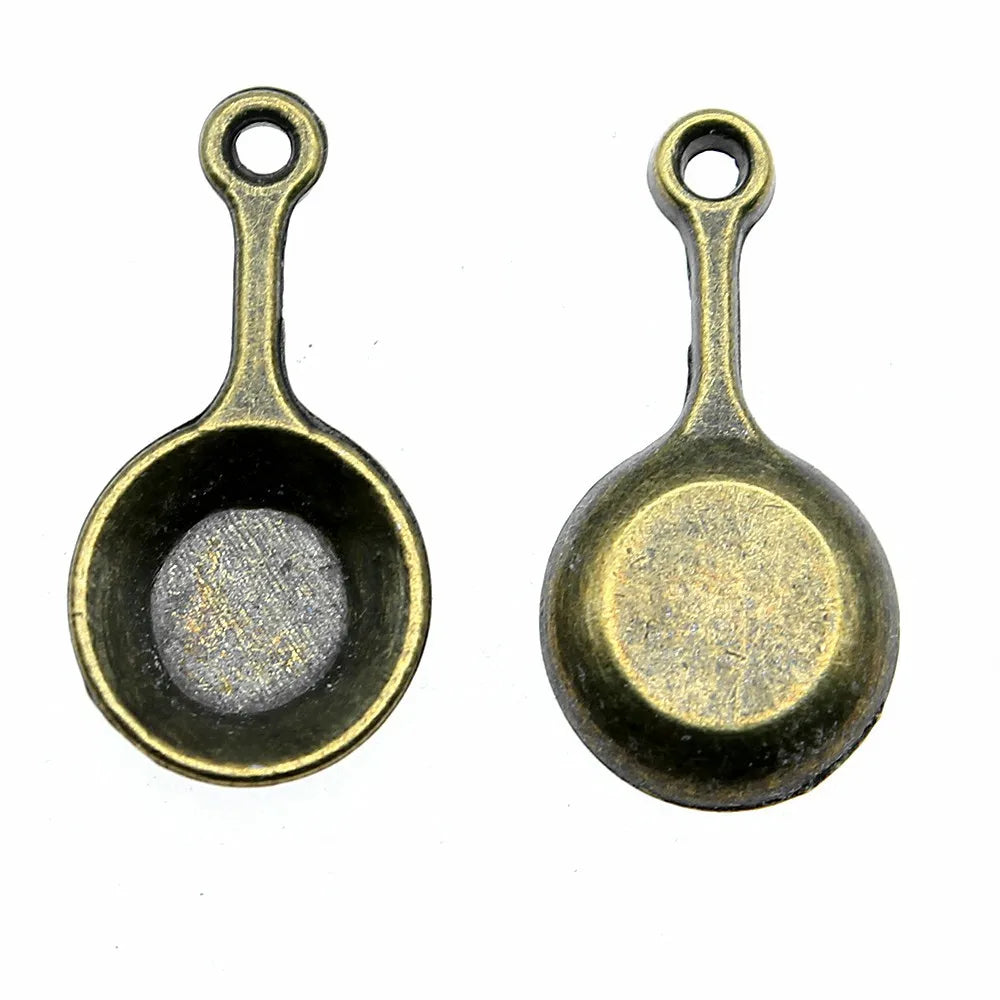 22x10mm 1g Multicolor Zinc Alloy Frying Pan Charm Pendant for DIY Jewelry Accessories