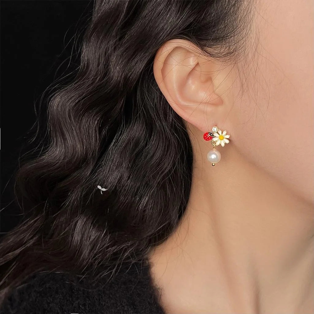 Sweet Daisy Ladybug Enamel Glass Drop Earrings For Women, Cute Floral Forest Style Jewelry