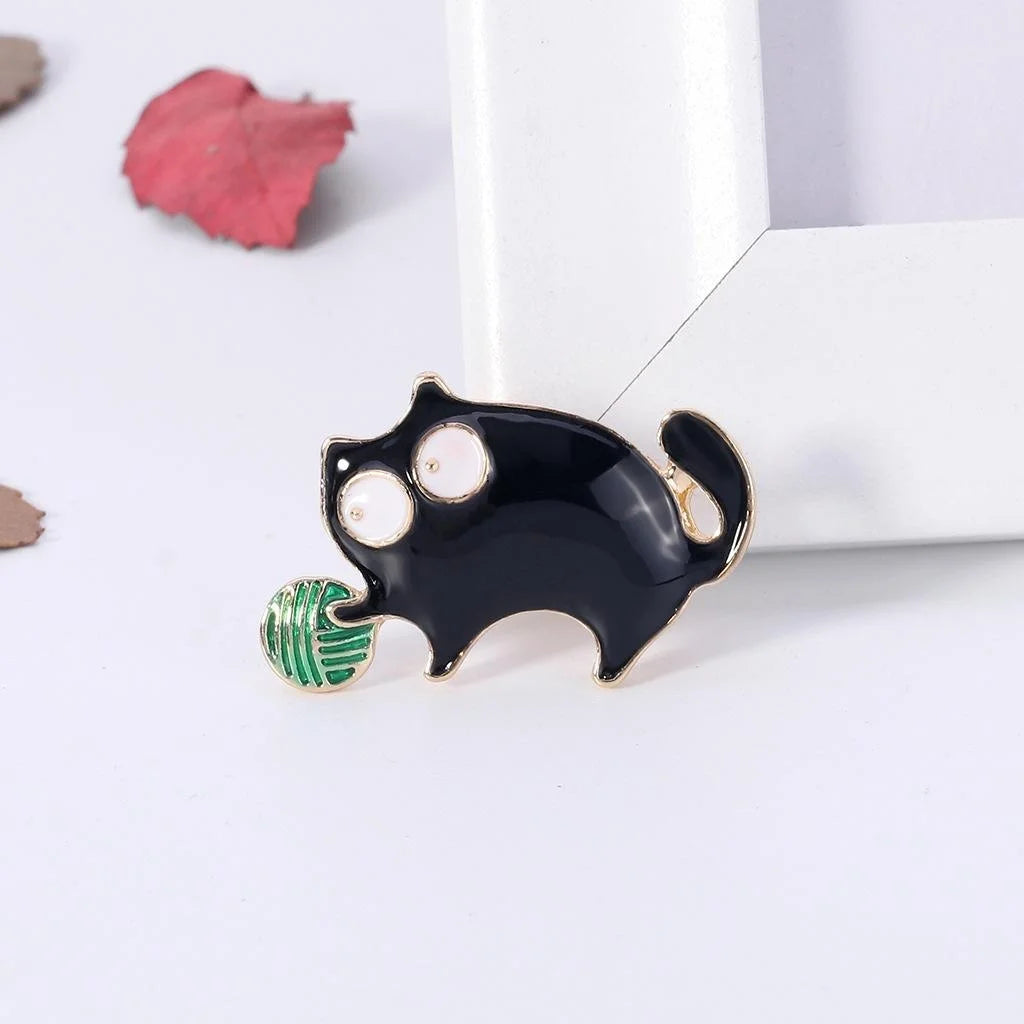 Cute Black Enamel Cat Holding Green Yarn Ball Alloy Brooch, Korean Style Animal Lapel Pin Gift
