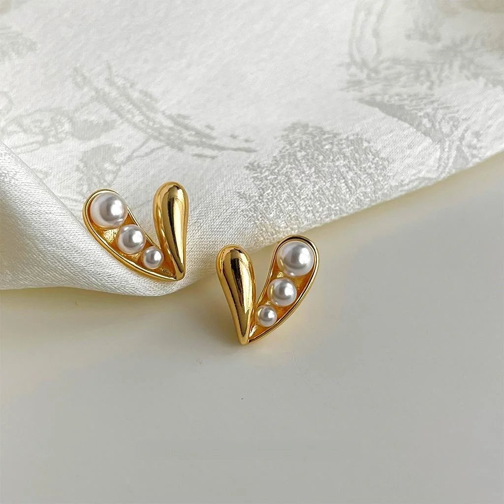 French Vintage Heart Pearl Stud Earrings Copper Metal Fashion Jewelry