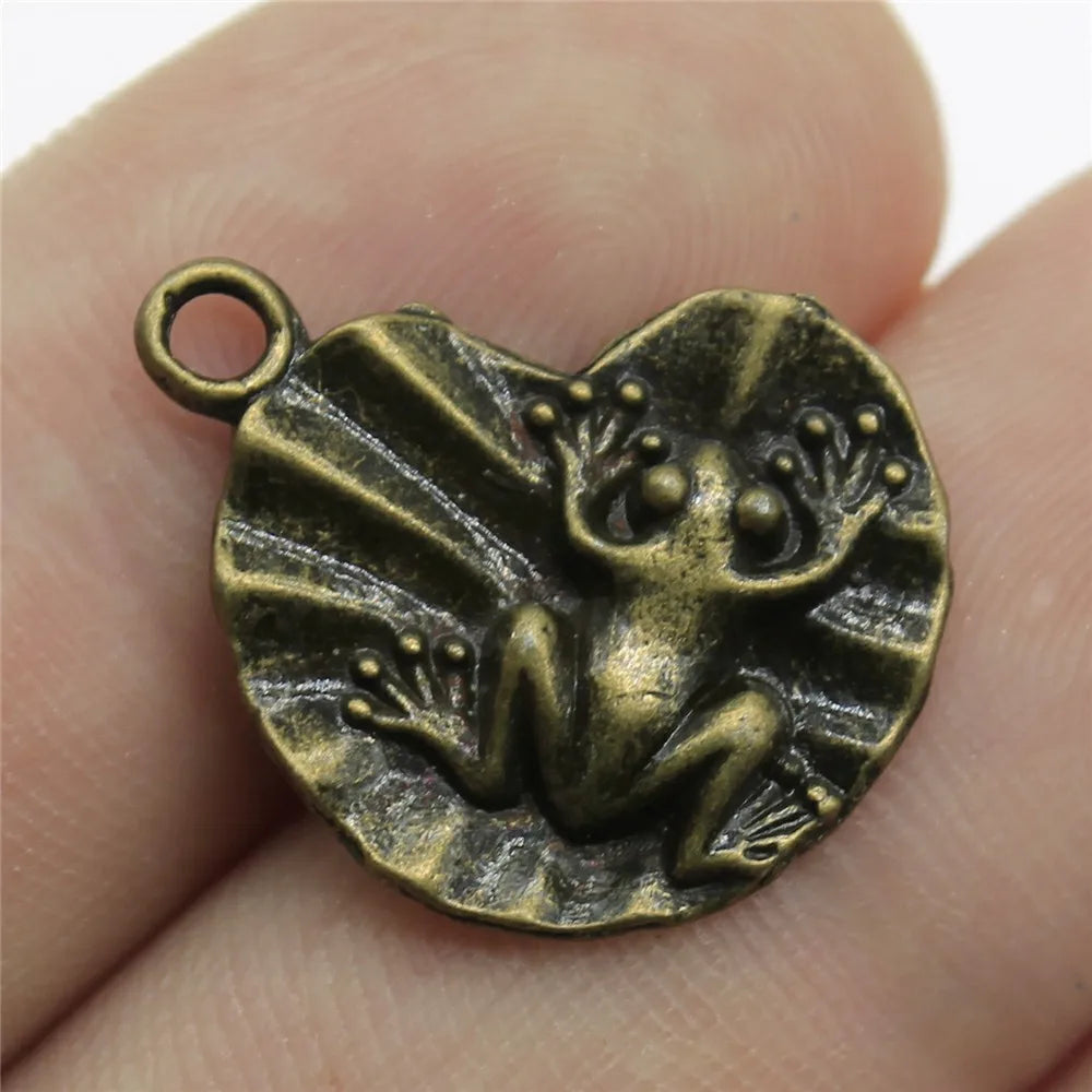 19x15mm 1g Zinc Alloy Frog on Lotus Leaf Charm Pendant for DIY Animal Theme Jewelry Making