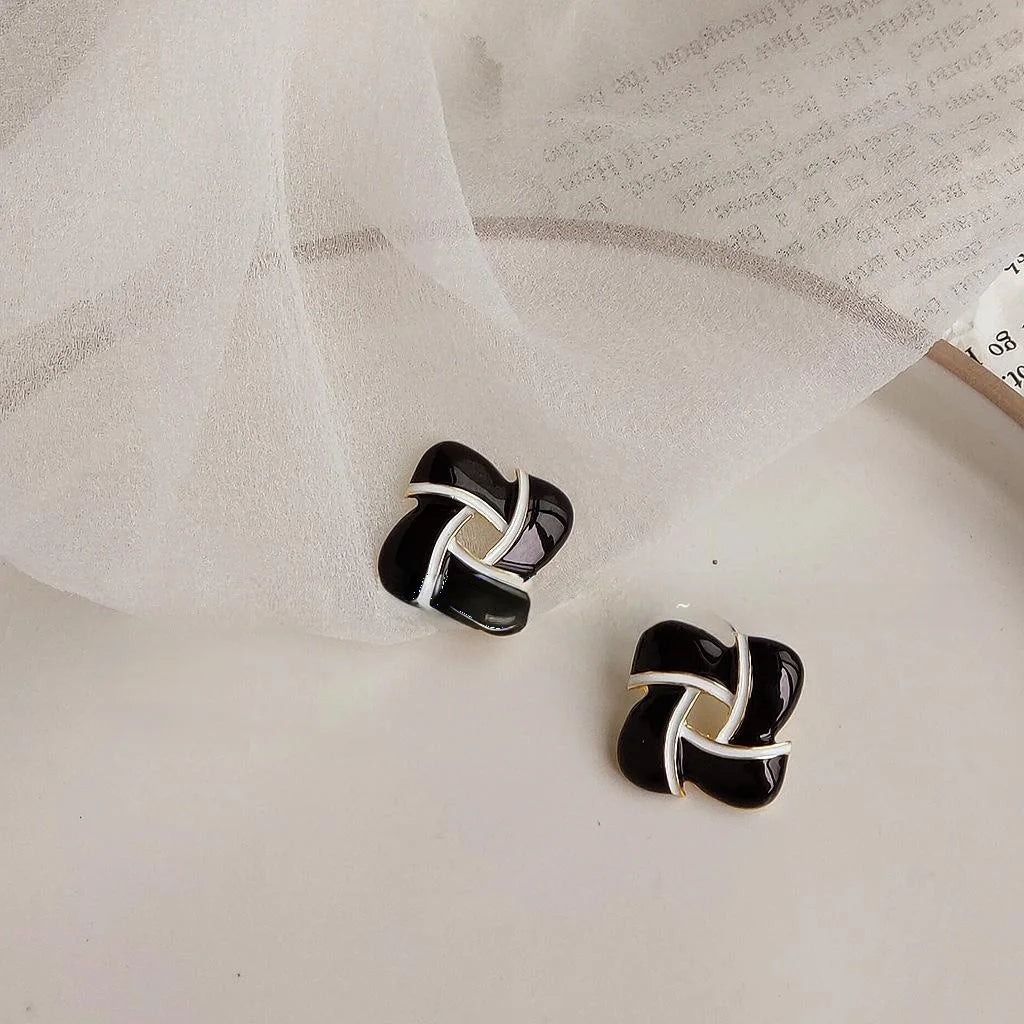 French Vintage Red Square Enamel Alloy Flower Stud Earrings Light Luxury Geometric Jewelry