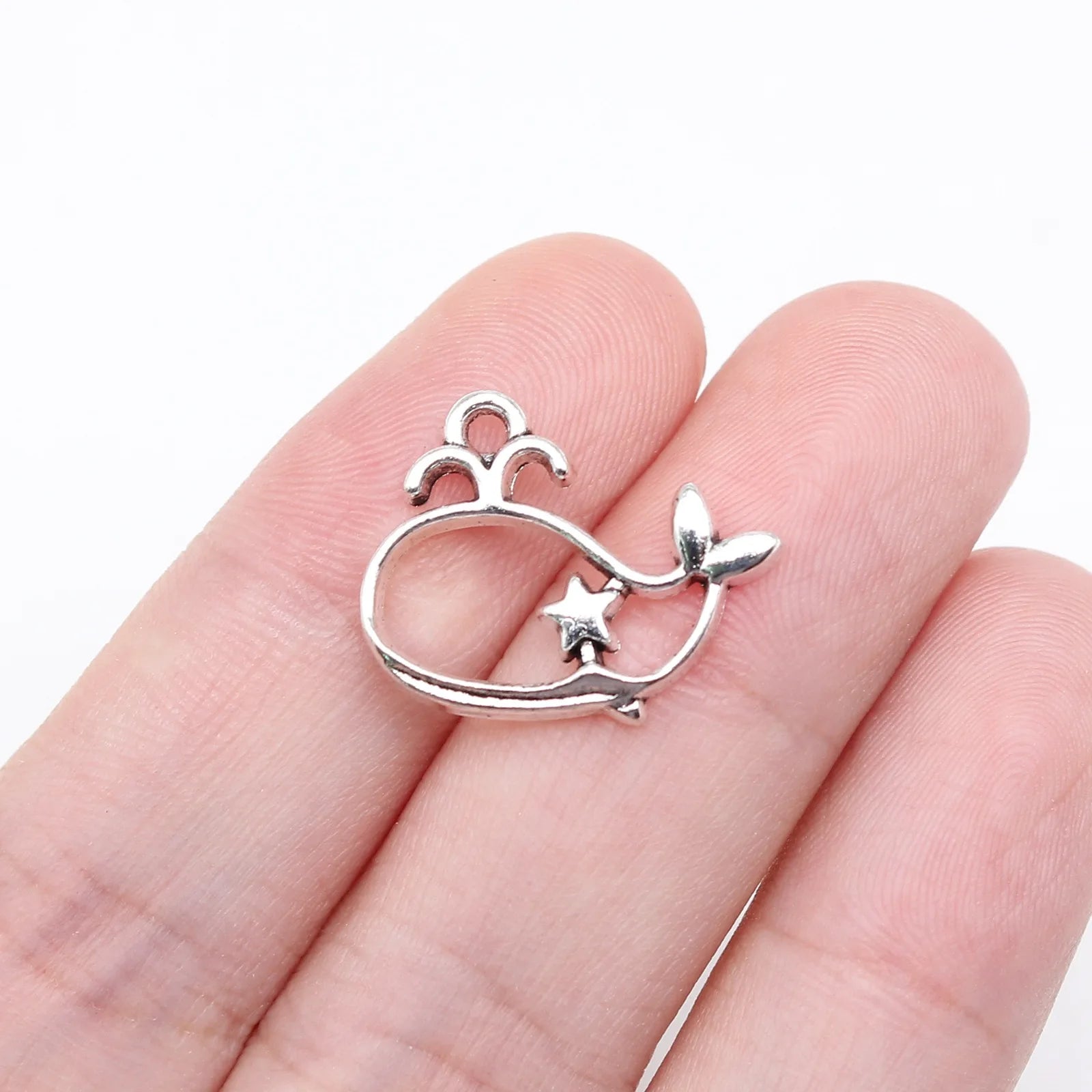 15x19mm 0.92g Antique Silver Zinc Alloy Hollow Whale charm pendant for necklace bracelet DIY jewelry making