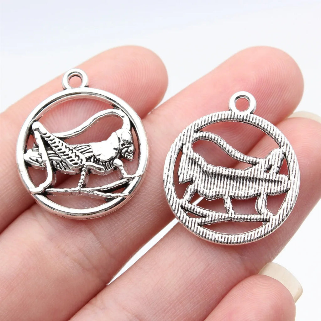 25x22mm 3.3g Antique Silver Zinc Alloy Locust Charm Pendant for DIY Handmade Necklace Bracelet Making