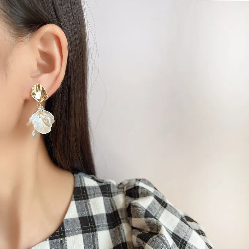 Elegant Gold Alloy Shell Petal Baroque Pearl Drop Stud & Clip On No Piercing Women's Earrings