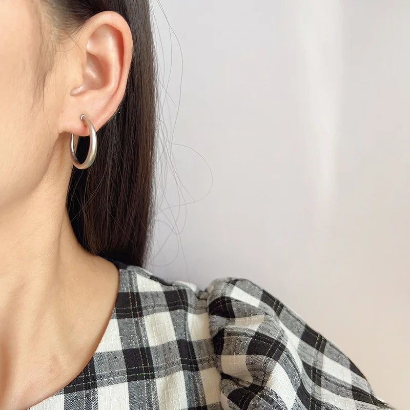 Minimalist Matte Alloy Round Hoop Spiral Stud & Clip On No Piercing Elegant Women's Fashion Earrings