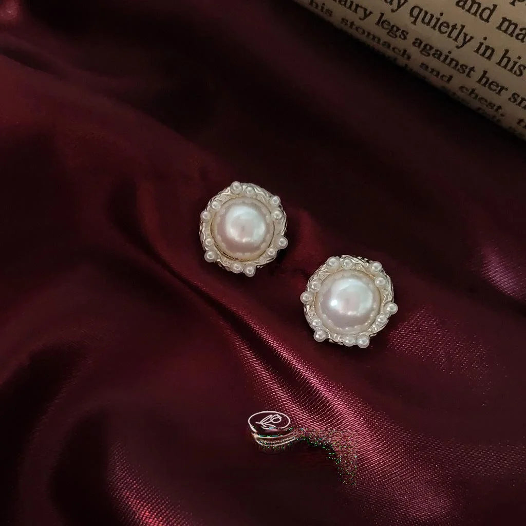 French Hepburn Style High Gloss Pearl Flower Stud Earrings Vintage Geometric Court Jewelry