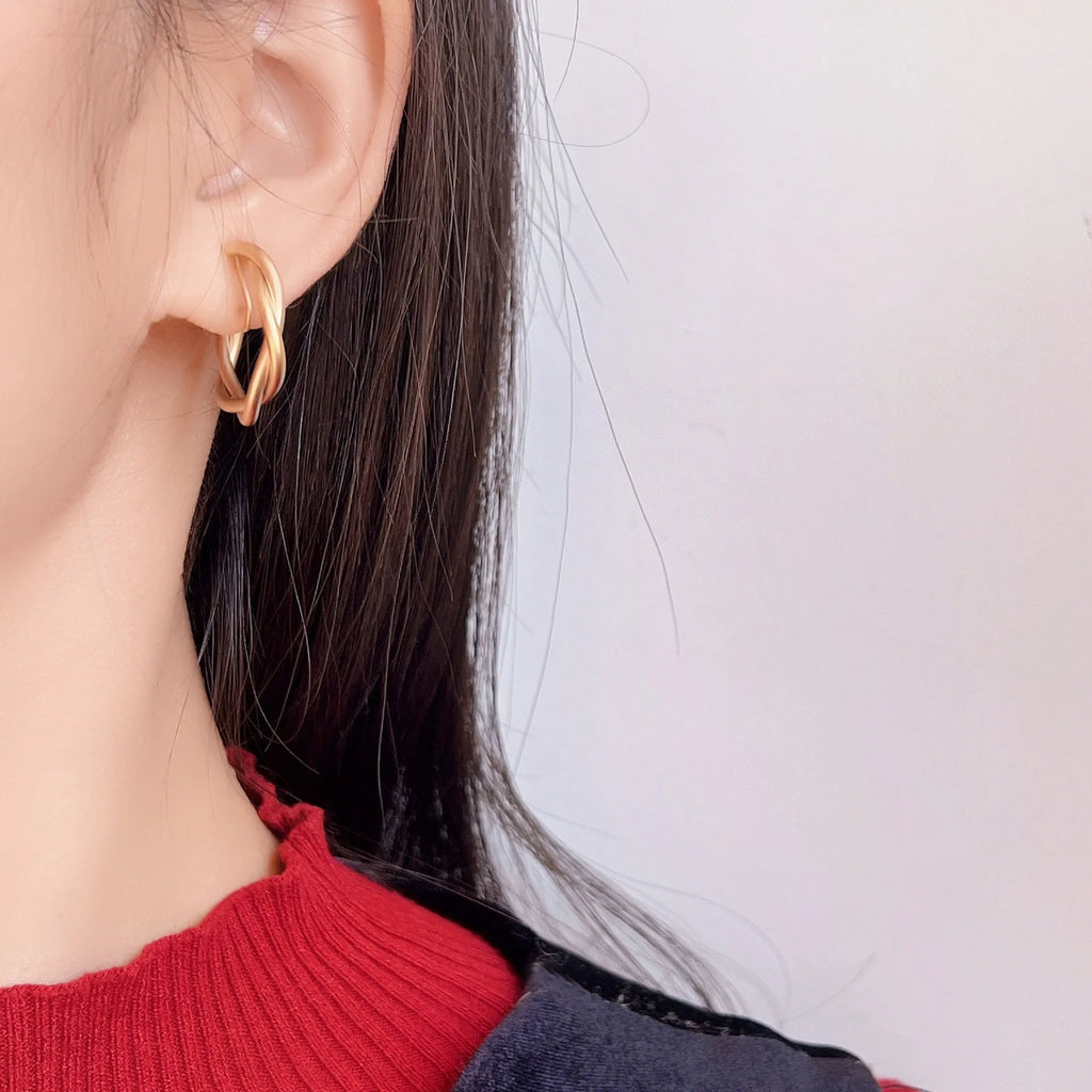Elegant Gold Alloy Twisted Hoop Spiral Disc Stud & Clip On No Piercing Minimalist Round Earrings