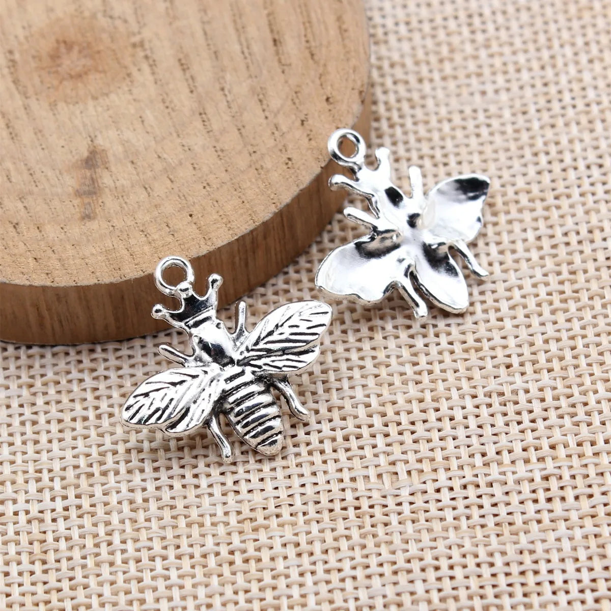 25x24mm 2g Multicolor Zinc Alloy Crown Bee Charm Pendant for DIY Necklace Bracelet Jewelry