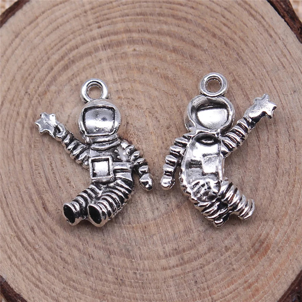 22x14mm 1.3g Antique Silver Zinc Alloy Astronaut Charm Pendant for DIY Space Theme Jewelry