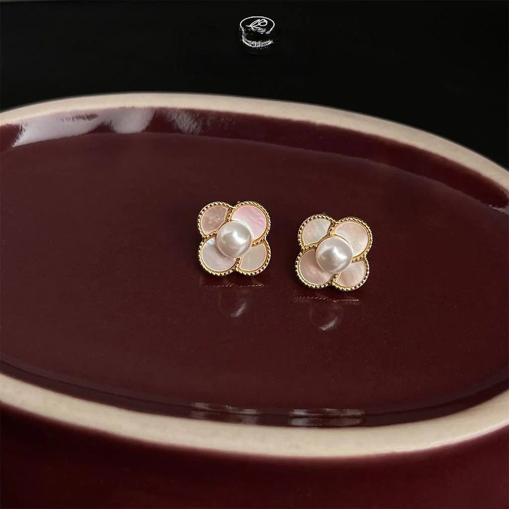 Elegant 14K Gold Plated Copper Natural Shell Flower Stud Earrings For Women