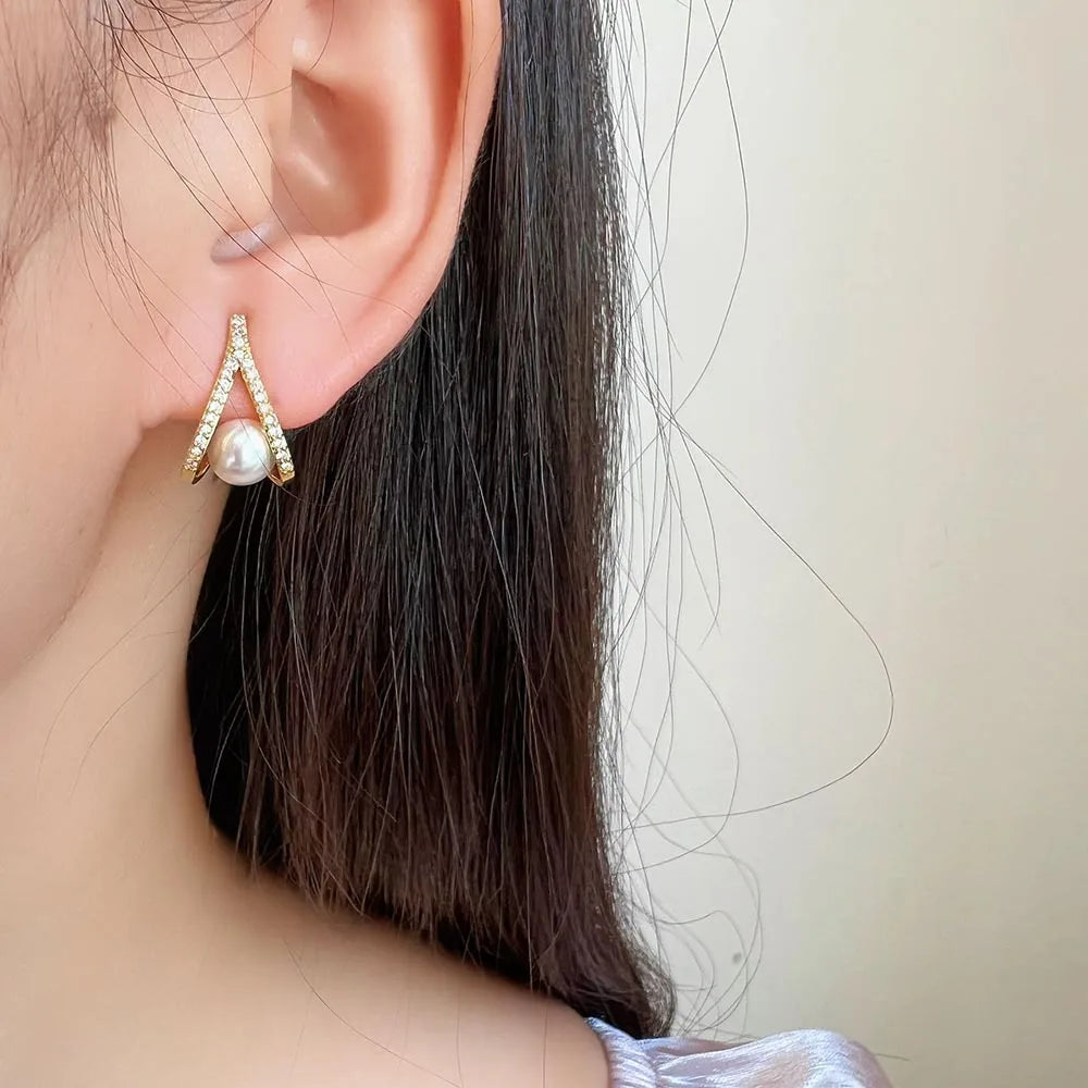 Elegant V Shape Pearl Rhinestone Alloy Stud & Clip On No Piercing Spiral Disc Jewelry For Women Earrings