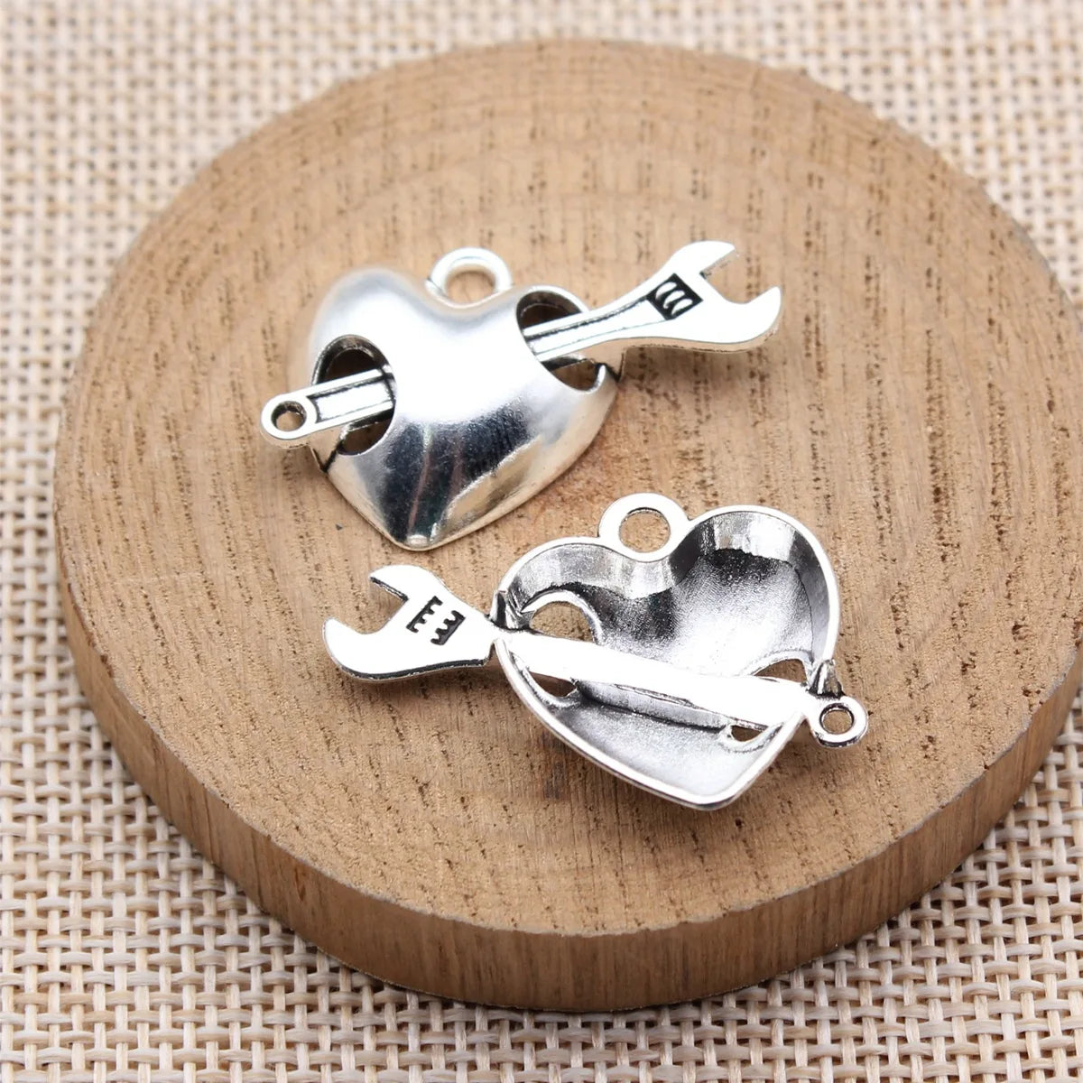 33x21mm 2.8g Antique Silver Zinc Alloy Heart Wrench Charm Pendant for DIY Tool Theme Jewelry