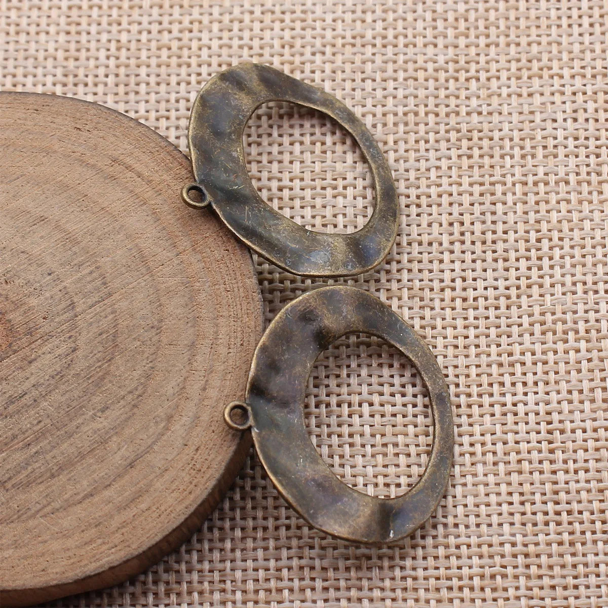 32x29mm 2.4g Antique Bronze Zinc Alloy Hollow Hammered Geometric Charm Pendant for DIY Jewelry Making