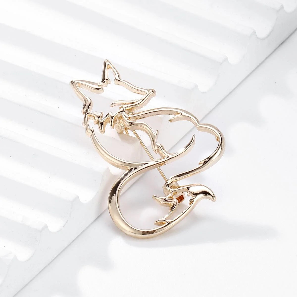 Elegant Hollow Fox Alloy Brooch For Women, Minimalist Gold Lapel Pin Corsage Suit Sweater Accessory Gift