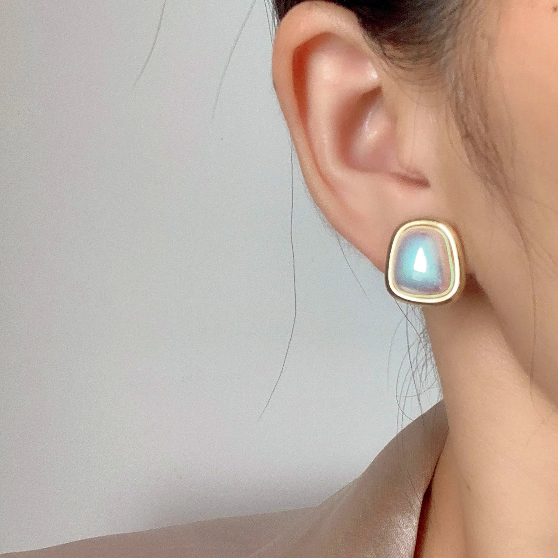 Elegant Rounded Geometric Mabe Pearl Alloy Stud & Clip On No Piercing Luxury Minimalist Earrings