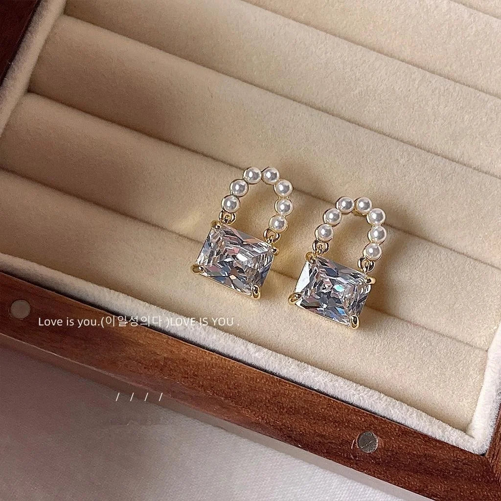 French Vintage Copper U-Shaped Pearl Zircon Handbag Stud Earrings For Women