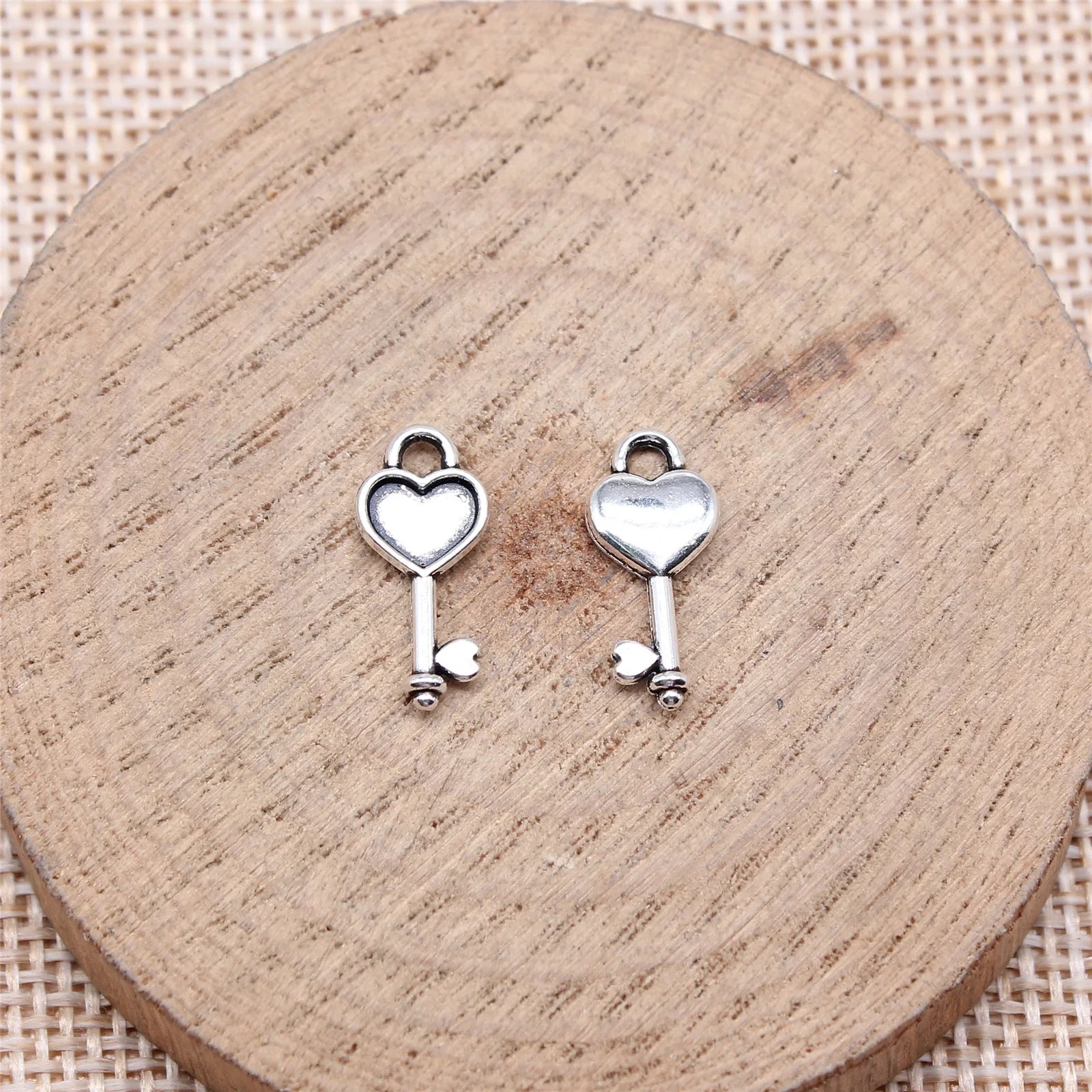 16x7mm 0.4g Antique Silver Tone Zinc Alloy Heart Key Charm Pendant for DIY Jewelry Making