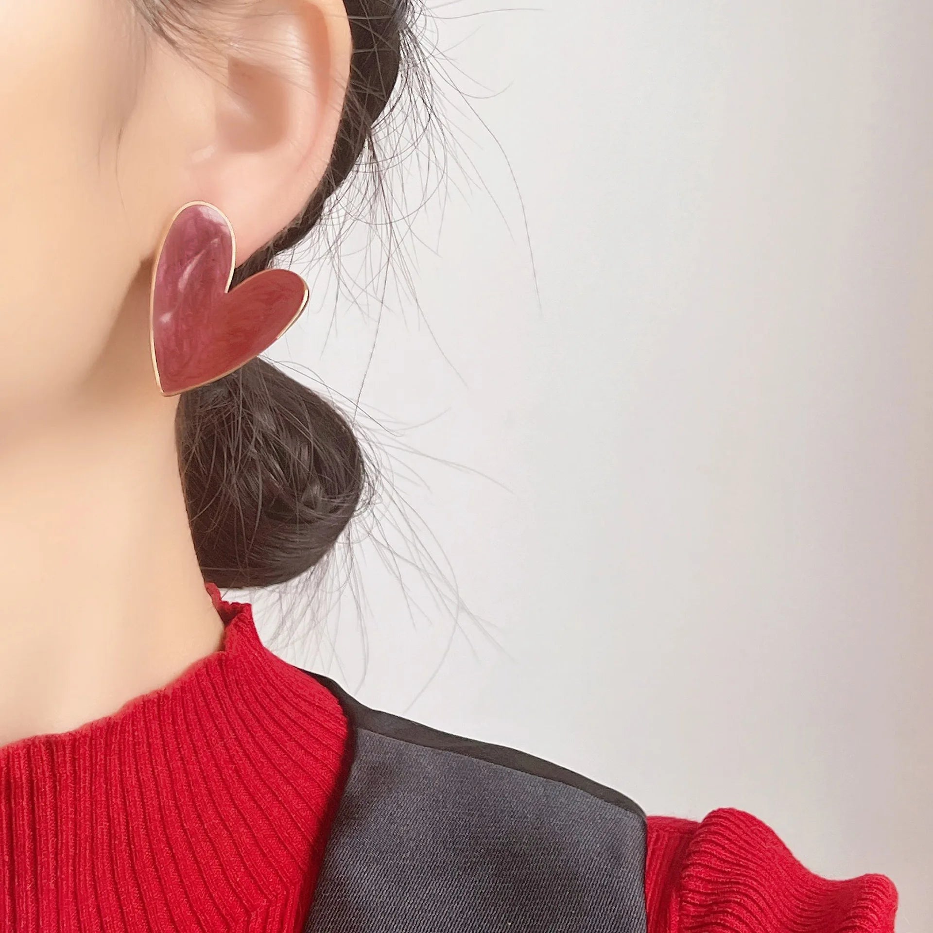 Vintage Dark Red Enamel Heart Alloy Elegant Statement Stud & Clip On No Piercing Fashion Earrings