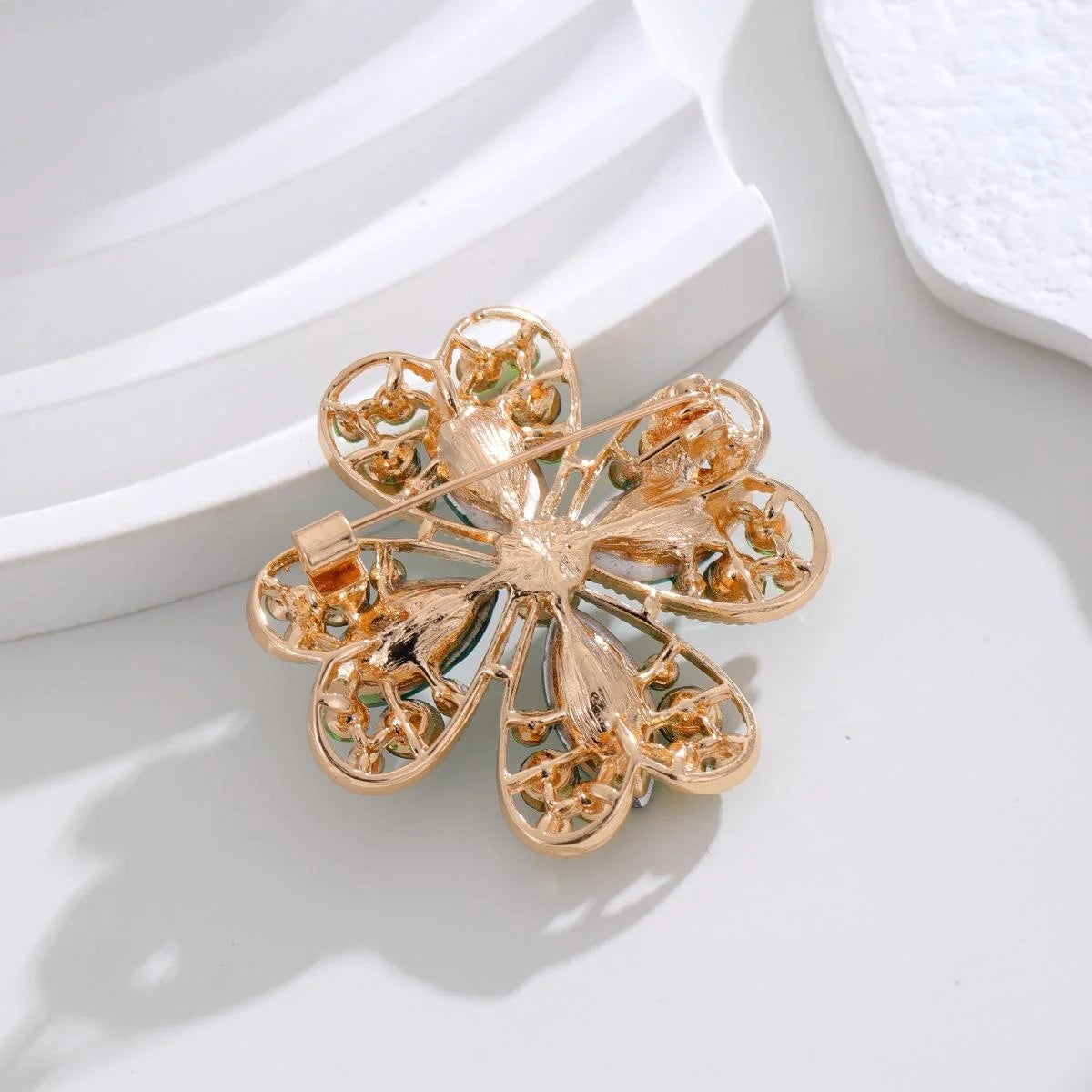 Elegant Rhinestone Hollow Heart Four Leaf Clover Brooch With Marquise Green Crystals Lapel Pin Gift