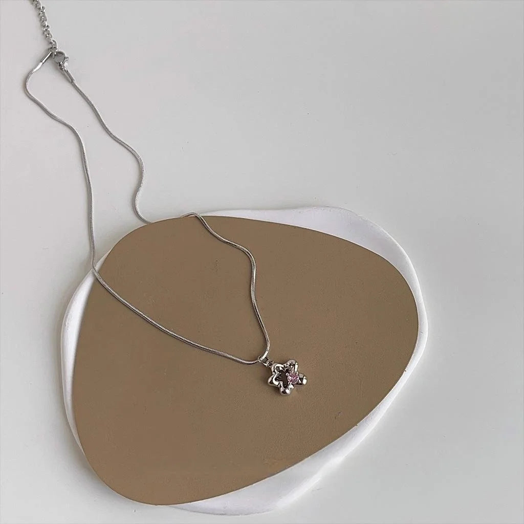 Sweet Cool Copper Zircon Flower Star Choker Necklace Light Luxury Collarbone Jewelry