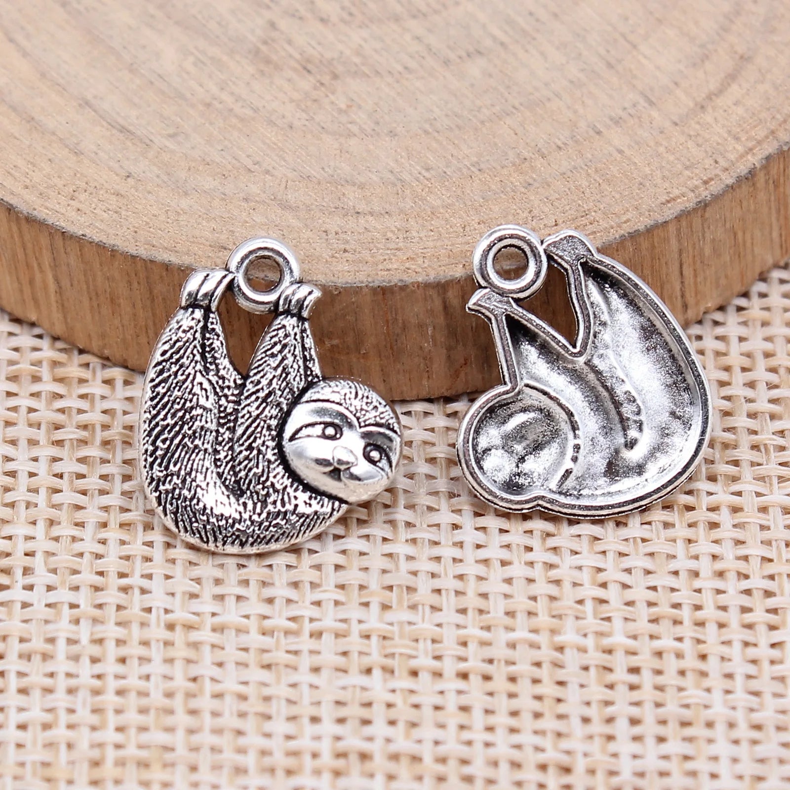18x15mm 1.2g Antique Silver Zinc Alloy Sloth Charm Pendant for Necklace Bracelet Making