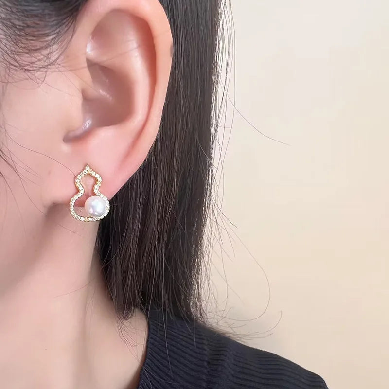 Elegant Gourd Outline Pearl Rhinestone Alloy Stud & Clip On No Piercing Women's Fashion Earrings