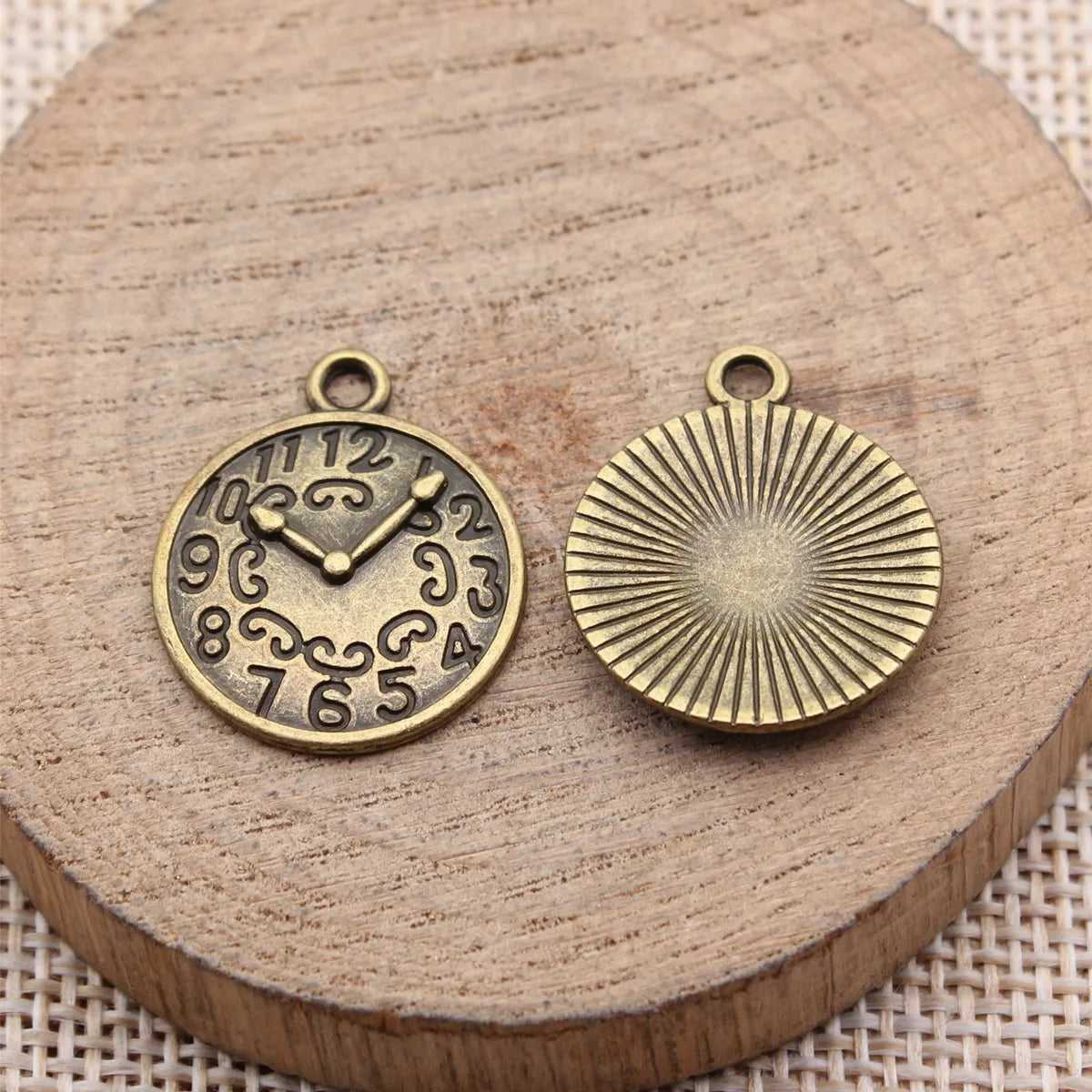 22x19mm 1.6g Multicolor Zinc Alloy Clock Charm Pendant for Necklace Bracelet DIY Jewelry