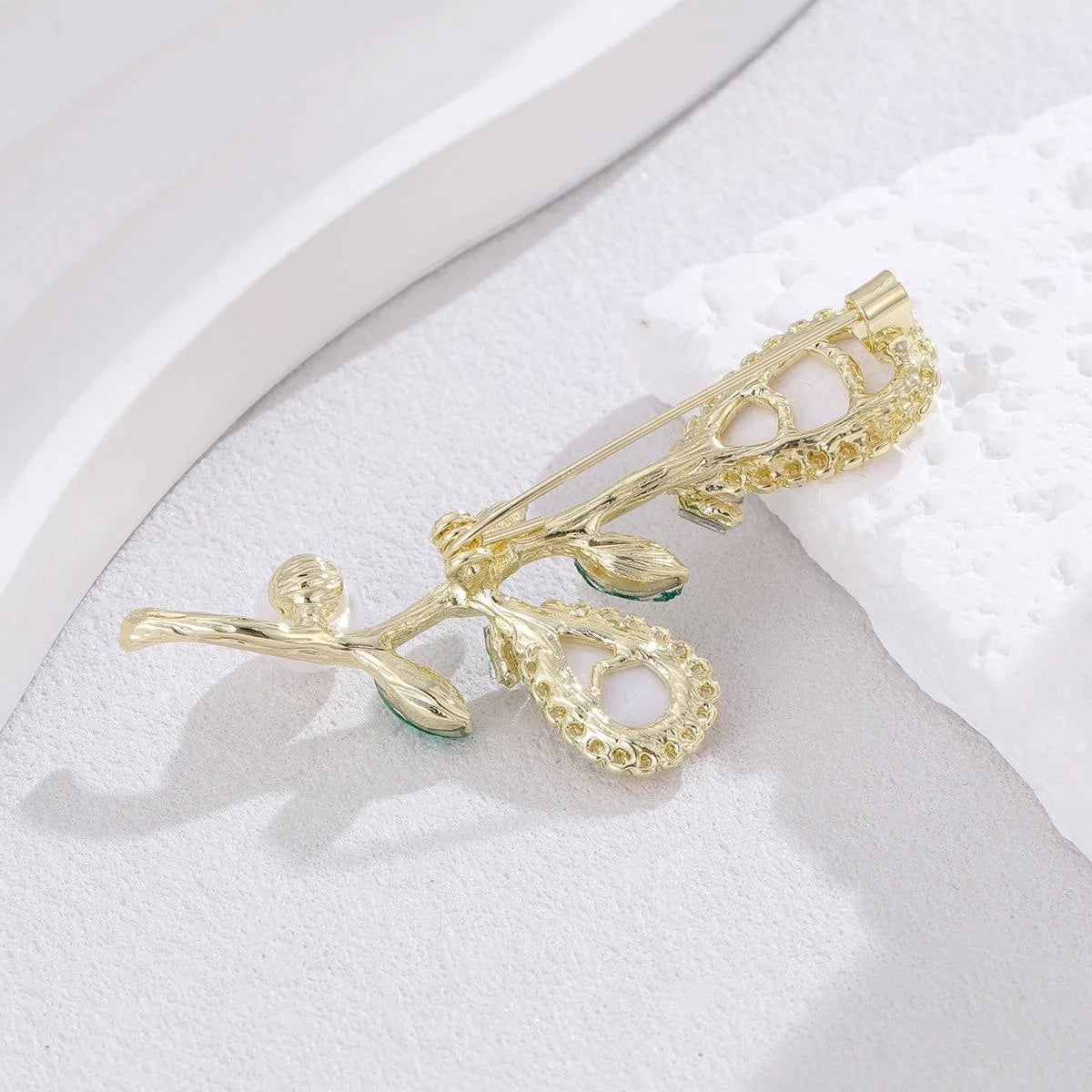 Elegant Mother Of Pearl Flower Bouquet Brooch With Green Rhinestone Leaves, Women's Lapel Pin Gift