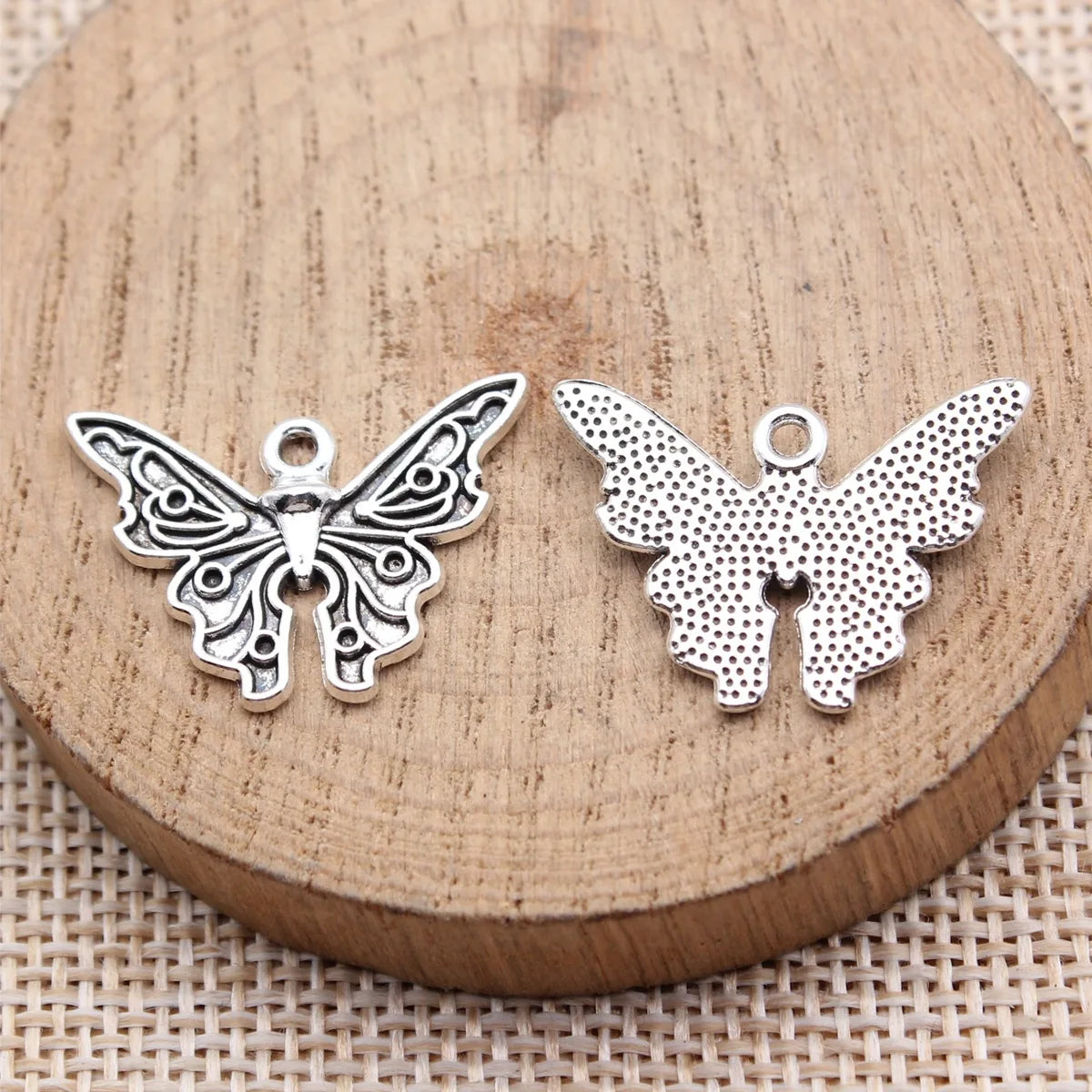 24x18mm 1.6g Antique Silver Zinc Alloy Butterfly Charm Pendant for DIY Necklace Bracelet Making