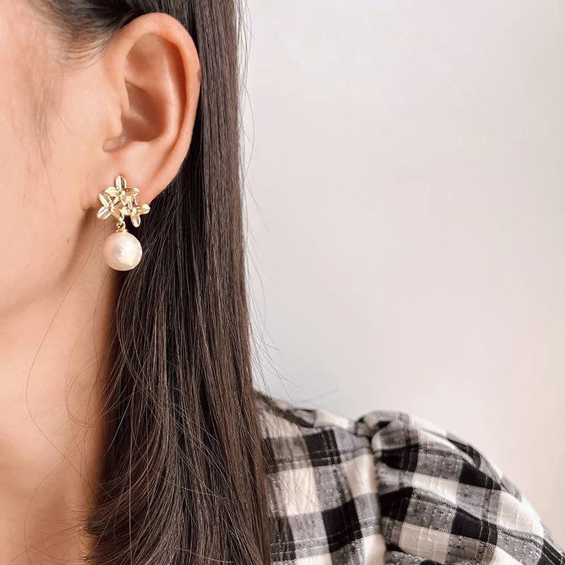 Vintage Gold Alloy Flower Pearl Drop Stud & Clip On No Piercing Elegant Floral Dangle Earrings