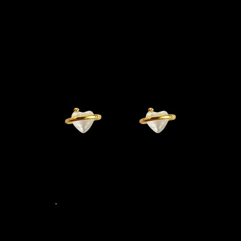 Minimalist Glass Cat Eye Heart Stud Earrings With Copper Base