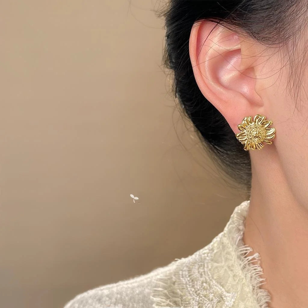 French Vintage 14K Plated Copper Daisy Flower Stud Earrings