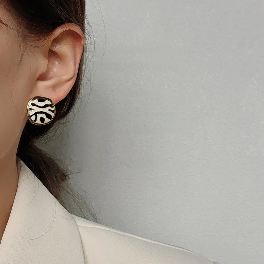 Premium 14K Plated Alloy Round Geometric Black White Enamel Stud Earrings For Women