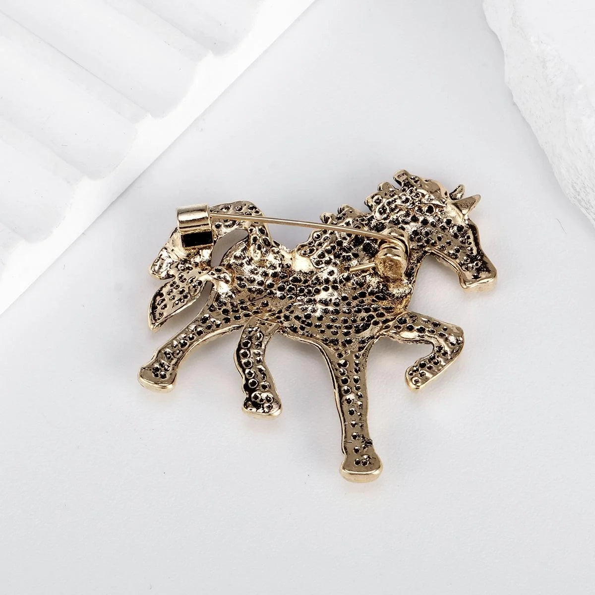 Vintage Rhinestone Horse Brooch Alloy Animal Lapel Pin Elegant Women Suit Accessory Gift