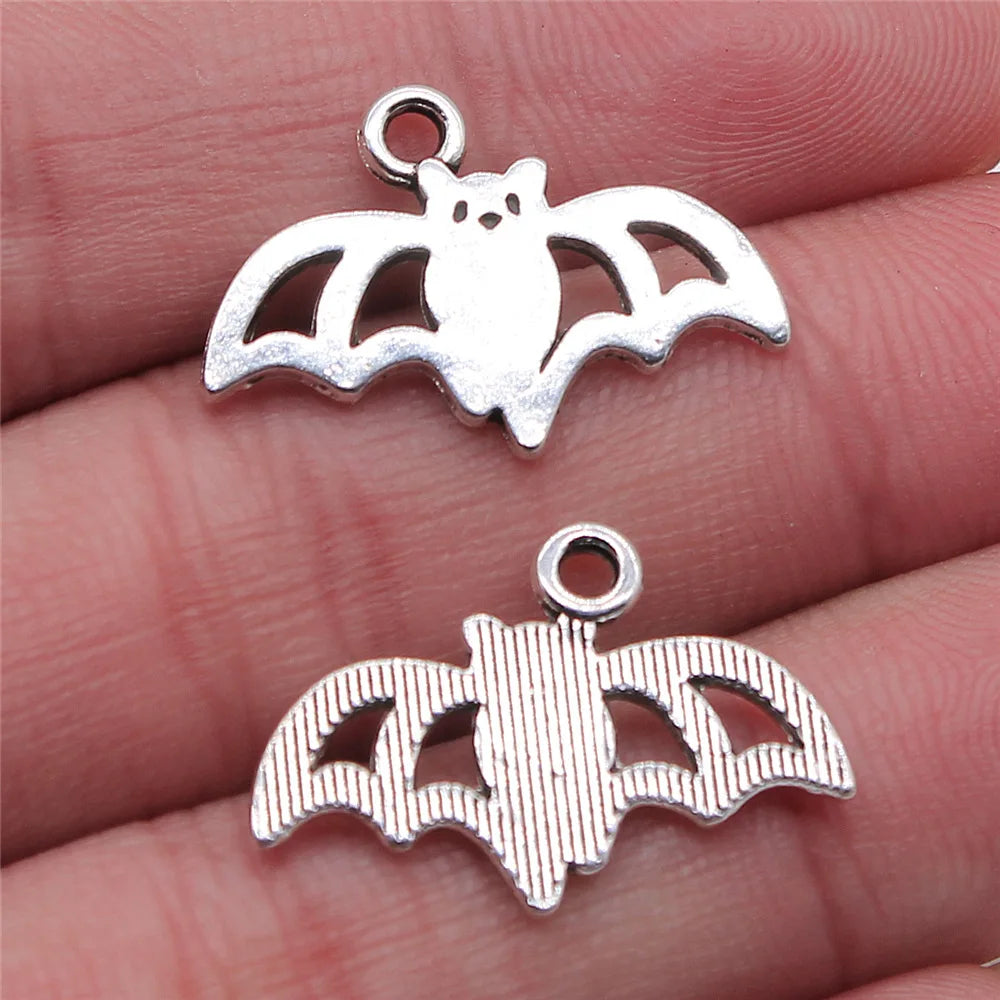 16x24mm 1.2g Antique Silver Zinc Alloy Bat Charm Pendant for Halloween Bracelet Necklace DIY