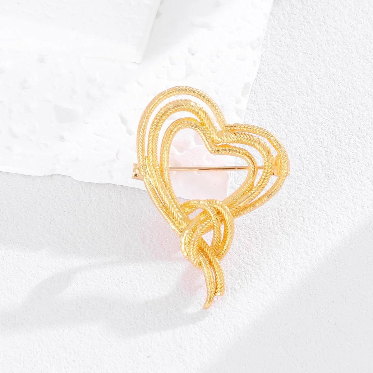 Elegant Gold Alloy Heart Bow Tassel Brooch For Women, Luxury Lapel Pin Sweater Corsage Suit Accessory Gift