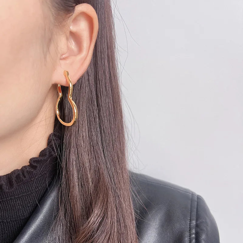 Elegant Hollow Gourd Hoop Alloy Stud & Clip On No Piercing Screw Back Women's Fashion Earrings