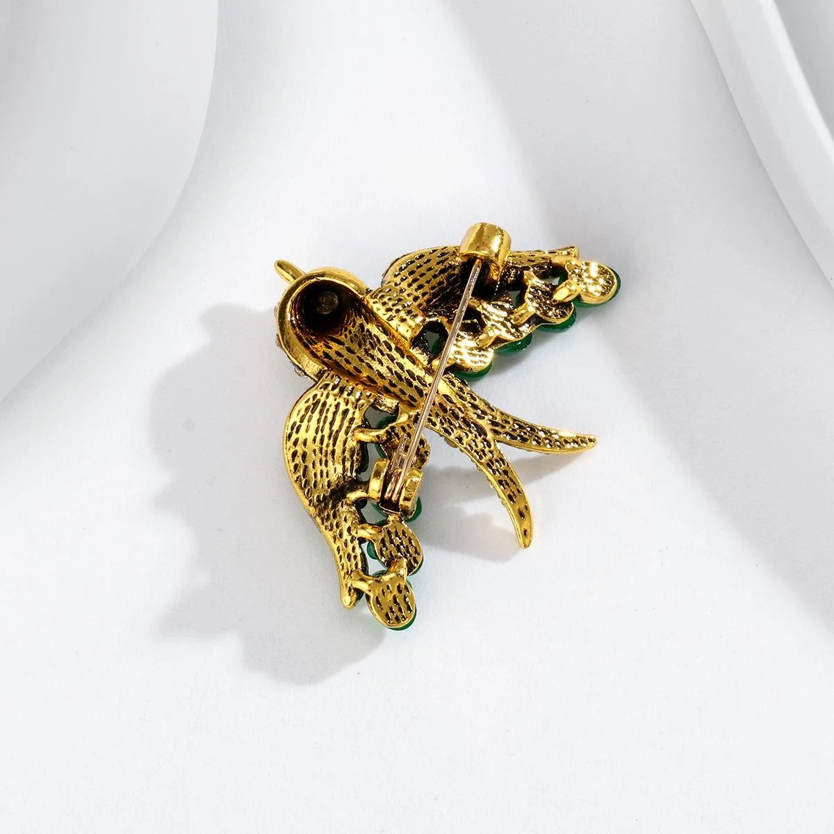 Elegant Chinese Style Swift Bird Brooch With Green Cabochon And Rhinestones, Alloy Lapel Pin Gift