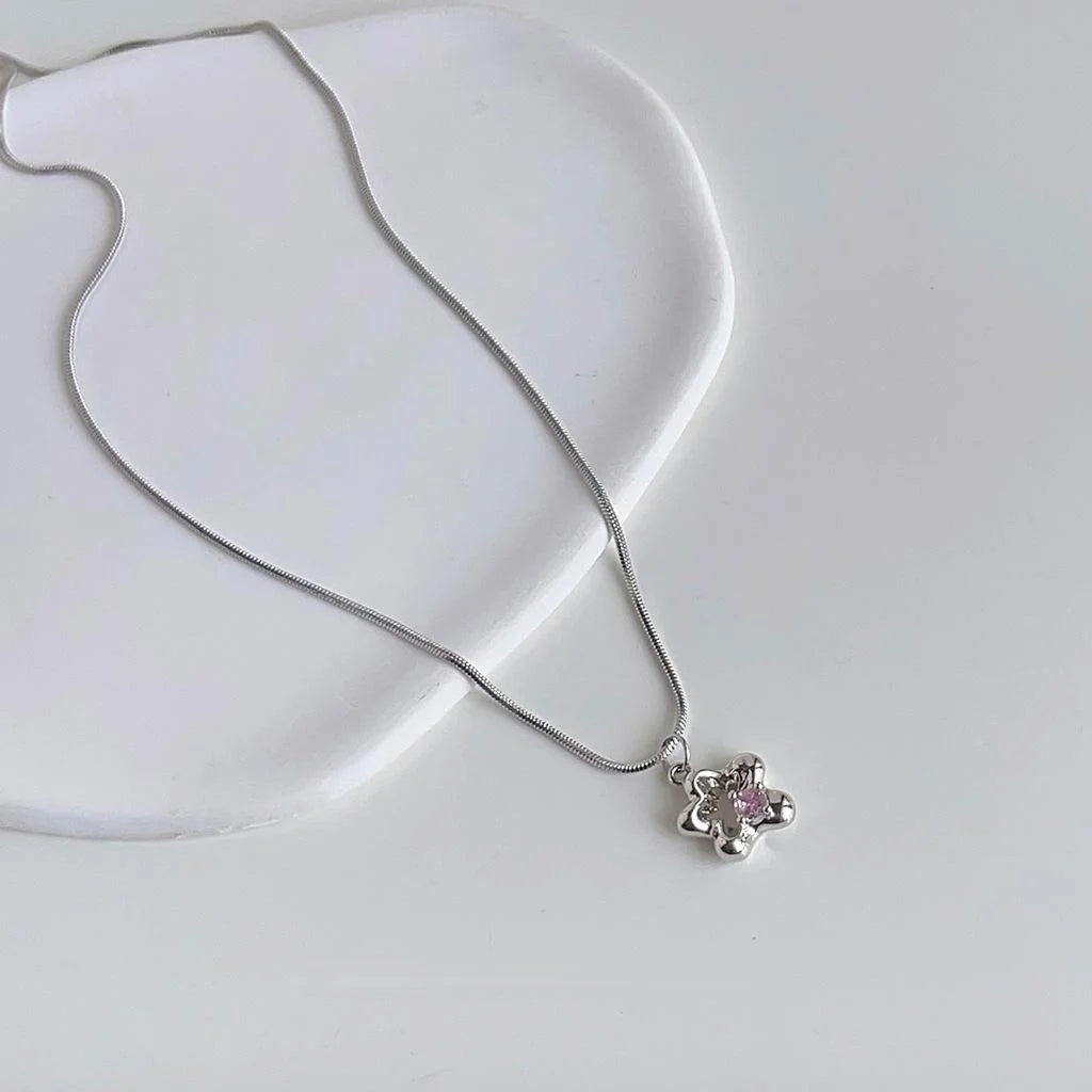 Sweet Cool Copper Zircon Flower Star Choker Necklace Light Luxury Collarbone Jewelry
