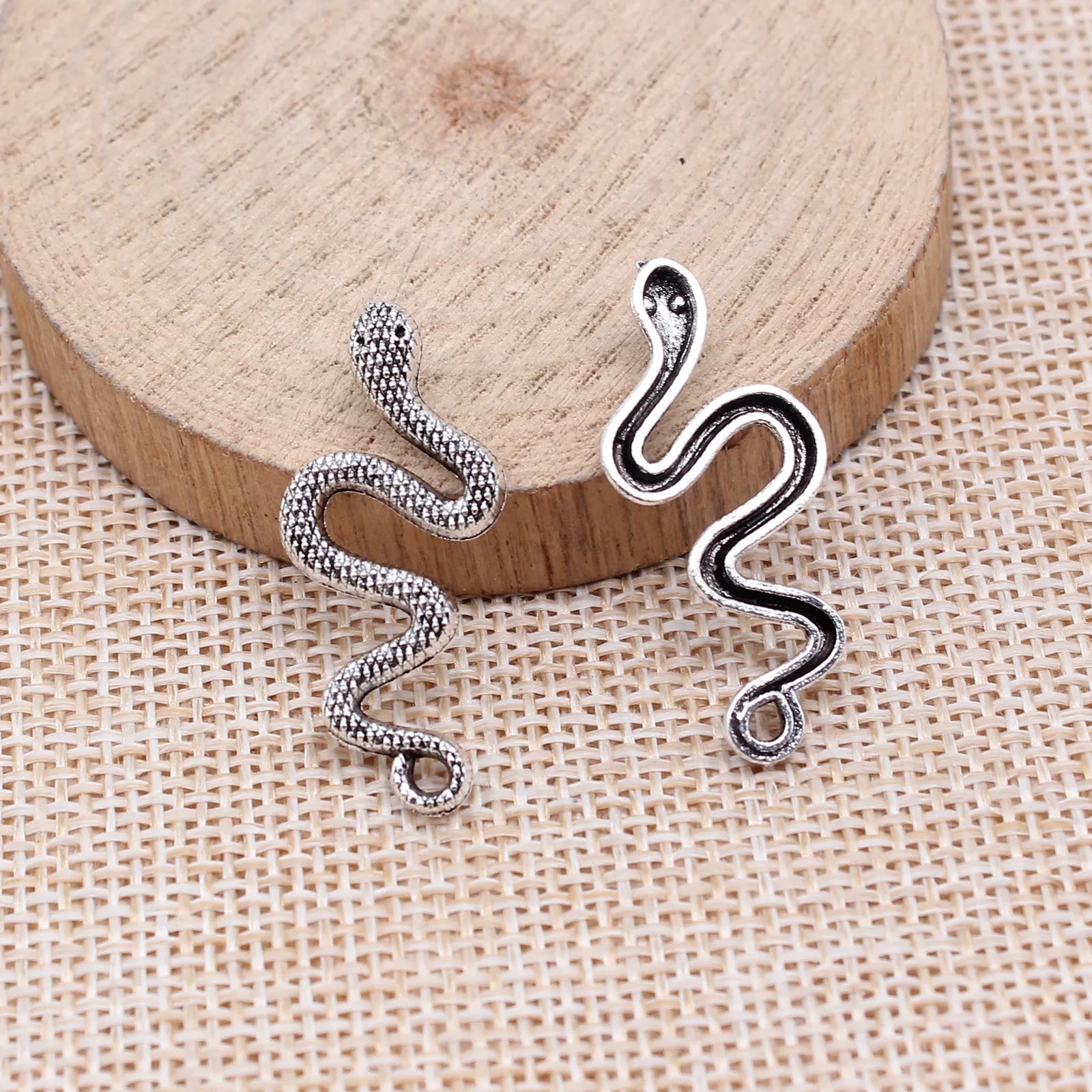 31x14mm 1.4g Antique Silver Tone Zinc Alloy Snake Charm Pendant for DIY Necklace Bracelet Jewelry Making