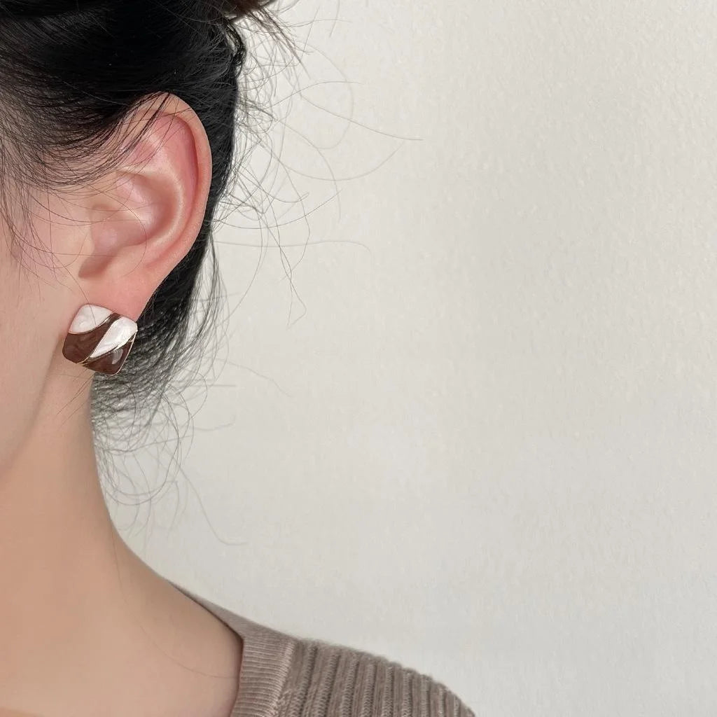 Hong Kong Style Retro Geometric Square Enamel Copper Stud Earrings, Burgundy White Contrast